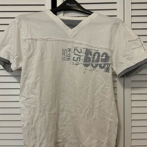 Men's White and Gray Graphic Tee